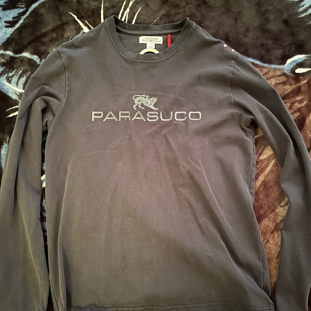 Mens long sleeve Parasuco t-shirt.,